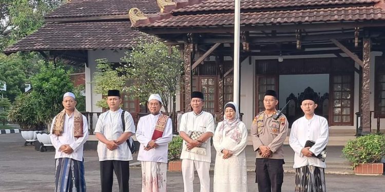 Penyelenggara Zakat Wakaf Ikuti Shalat Idul Adha di Masjid Agung