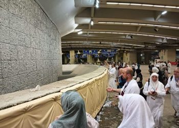 Puncak Haji, Hari Kedua di Mina, Jemaah Lontar Jumrah Ula, Wustha, dan Aqabah