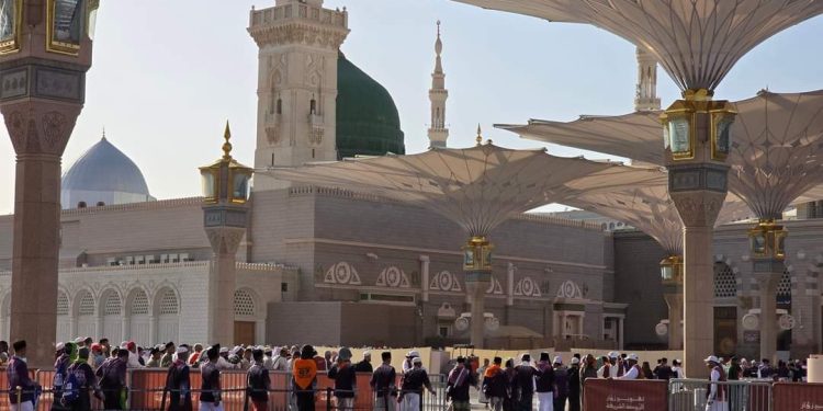 Selain ke Masjidil Haram, PPIH Juga Fasilitasi Jemaah Sakit KKHI Ziarah ke Nabawi
