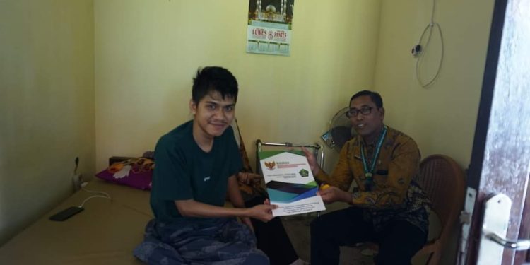 UPZ Kemenag Salurkan Bantuan Pada Korban Kecelakaan