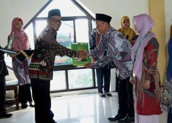 Penyerahan SK Purna Tugas