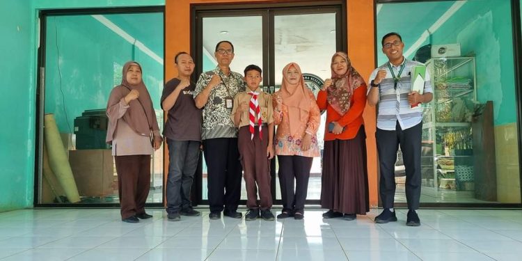 UPZ Kemenag Berikan Bantuan Pendidikan Pada Tiga Mualaf