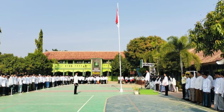 MAN Batang Gelar Upacara Hari Santri