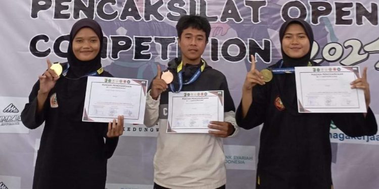 Tiga Siswa MAN Batang Sabet Juara Pencak Silat