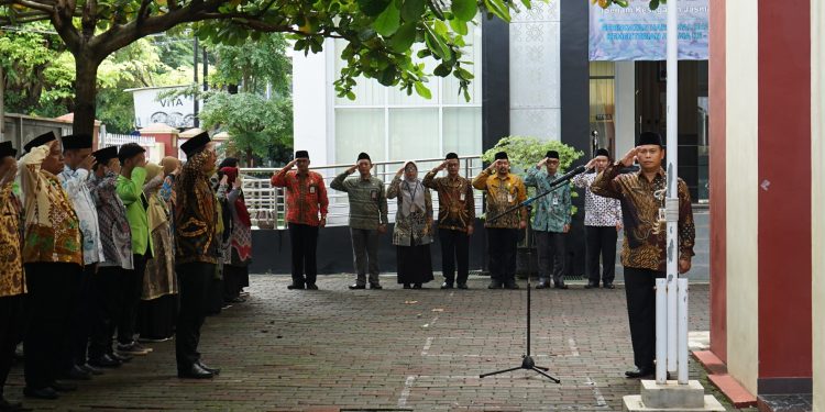 Laksanakan Intruksi Menteri Agama Gelar Upacara Penghormatan Bendera