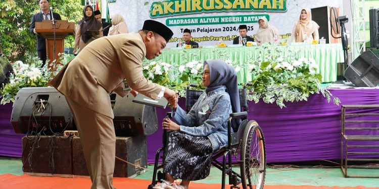 MAN Batang Lepas Lulusan dengan Pesan Penuh Makna