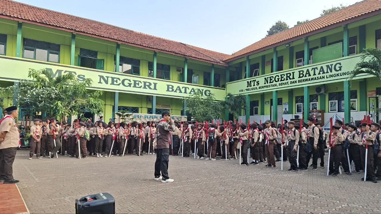 Kenalkan Ekstrakurikuler Pramuka MTs.N.Batang Gelar Jelajah Alam