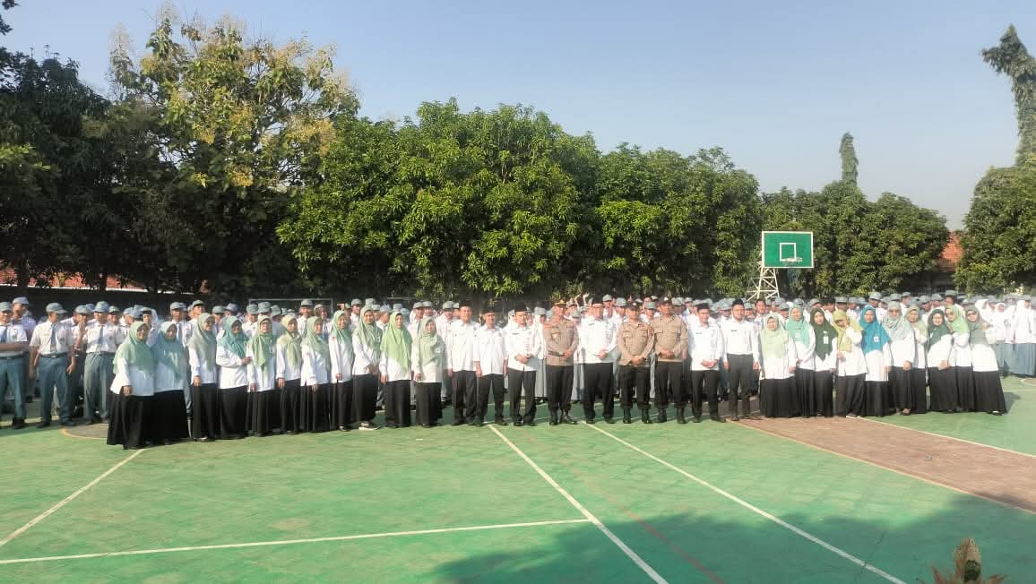 Sinergi MAN Batang Dengan Polsek Batang Tanamkan Sikap Disiplin