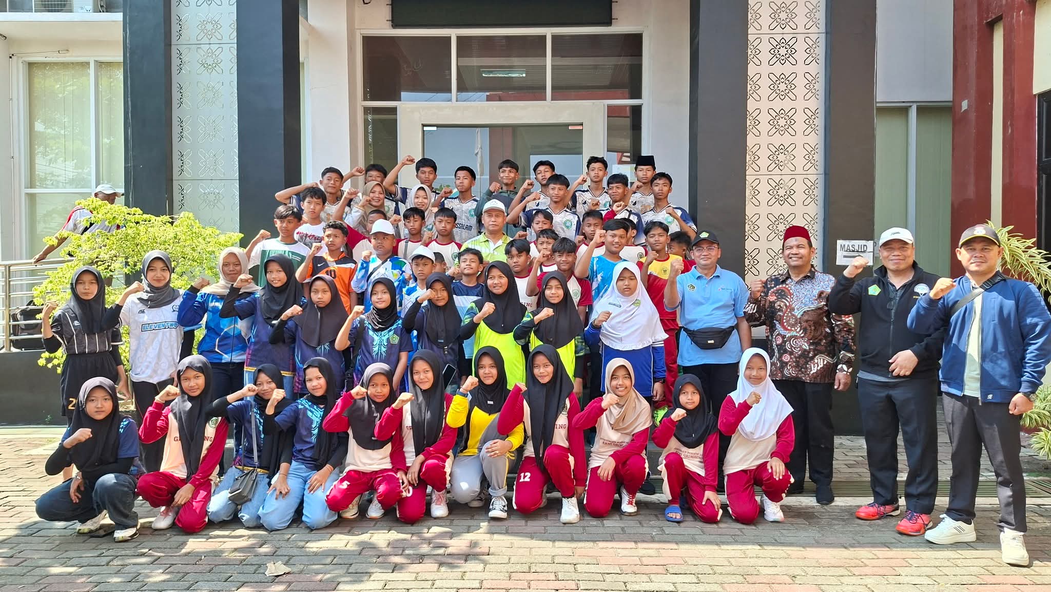 Kontingen Porseni Madrasah Batang Resmi Dilepas