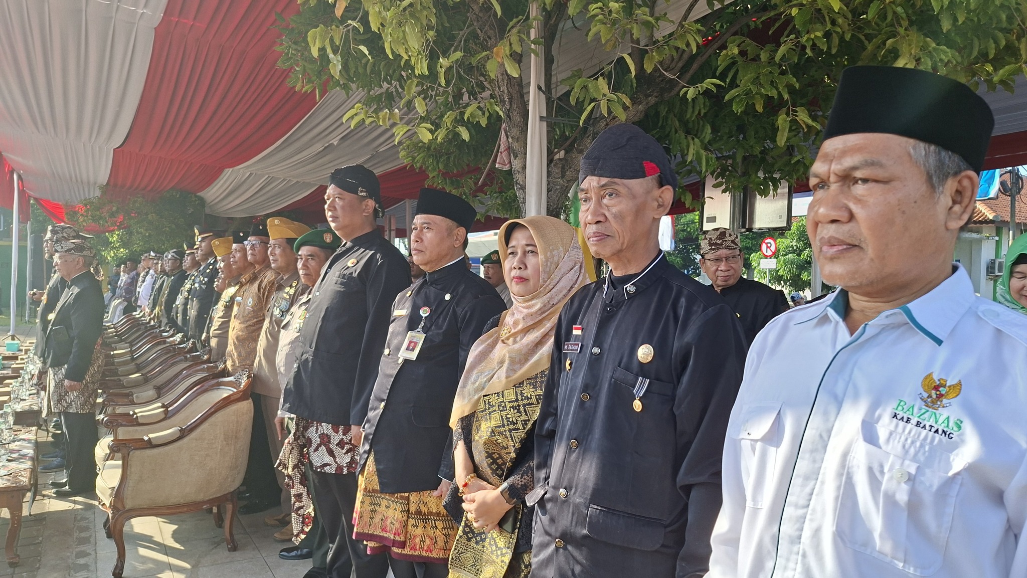 Kakankemenag Kab. Batang Bacakan Doa pada Upacara HUT RI ke-80