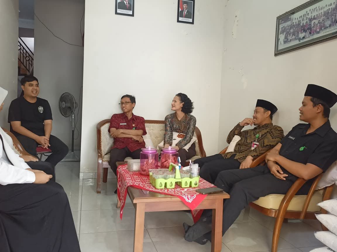 Bangun Harmoni Lintas Iman Kemenag Batang Kunjungi Pastoran Paroki