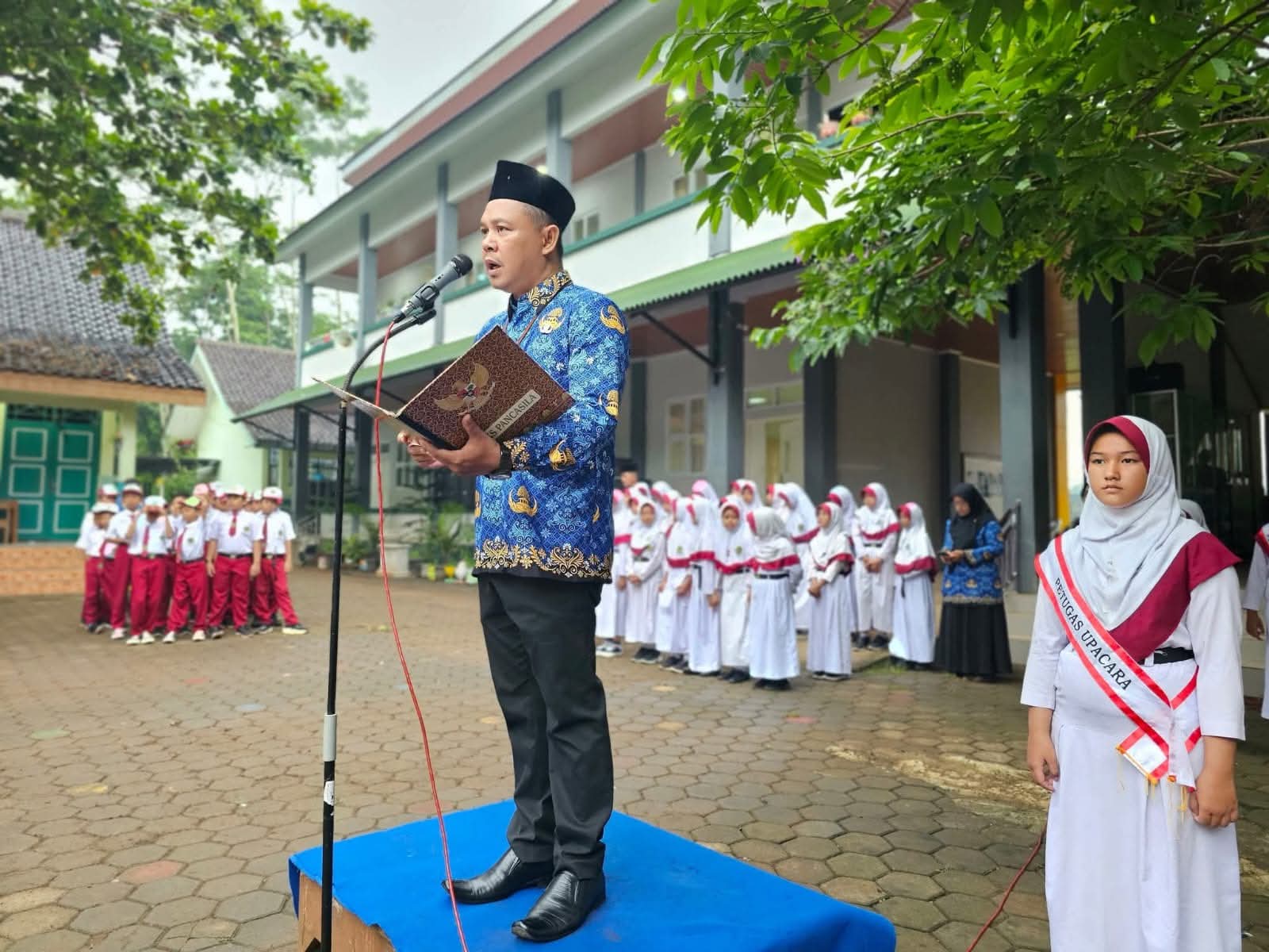MIN 2 Batang Rayakan Sumpah Pemuda dan Bulan Bahasa 2025