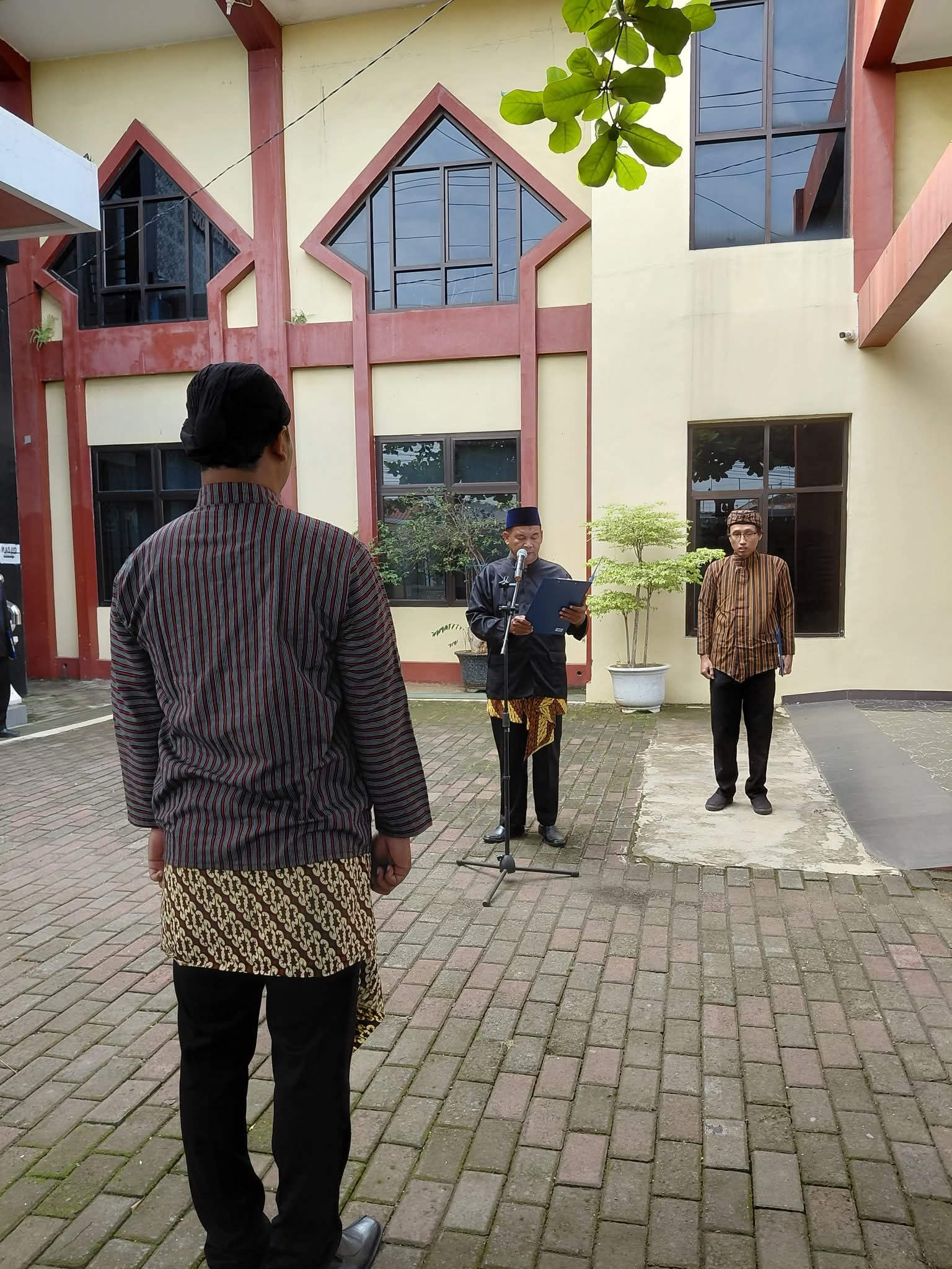 Peringati Hari Guru Nasional, Kemenag Batang Gelar Upacara
