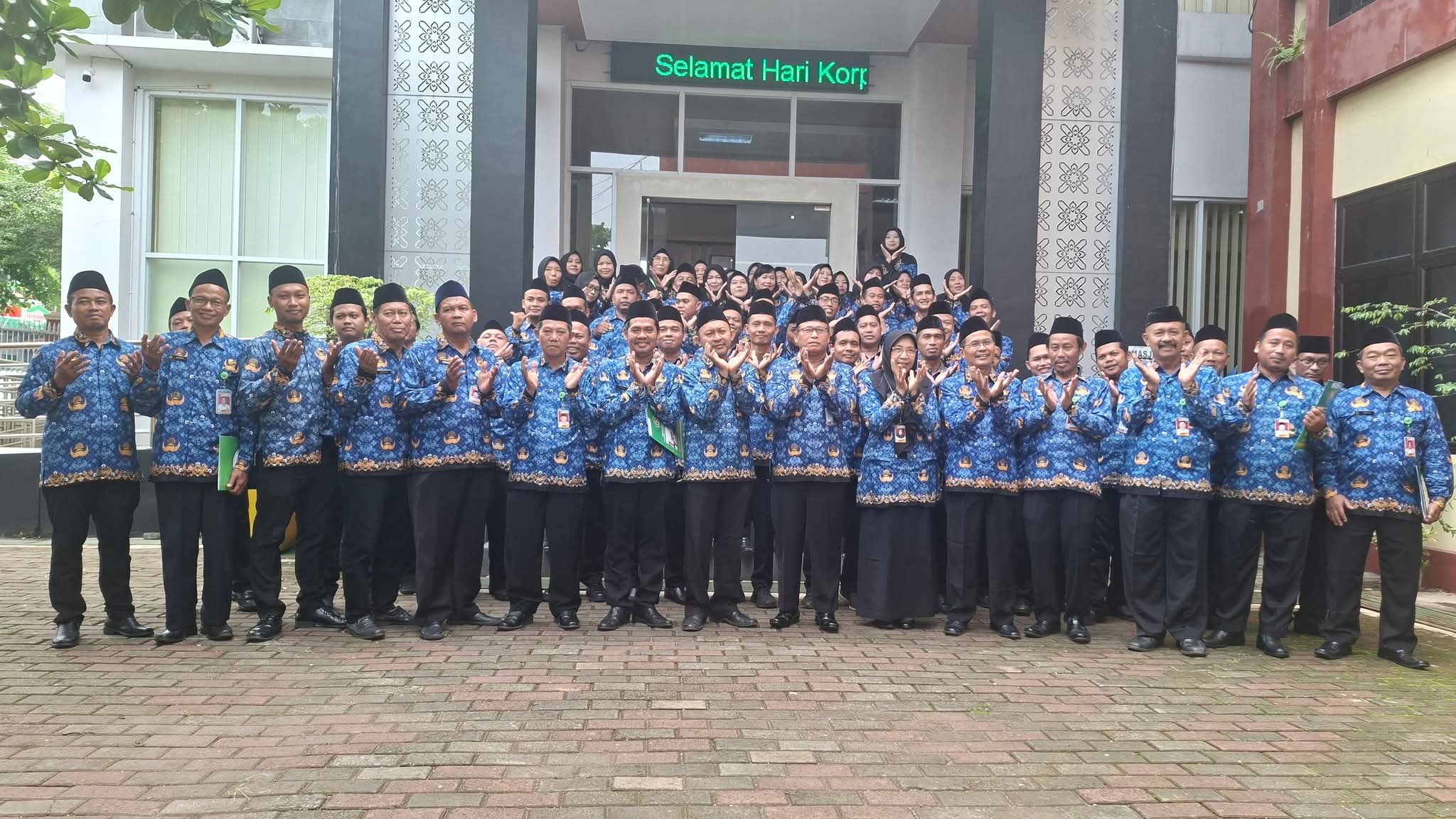 Peringati HUT KORPRI ke-54 Kemenag Batang Gelar Upacara