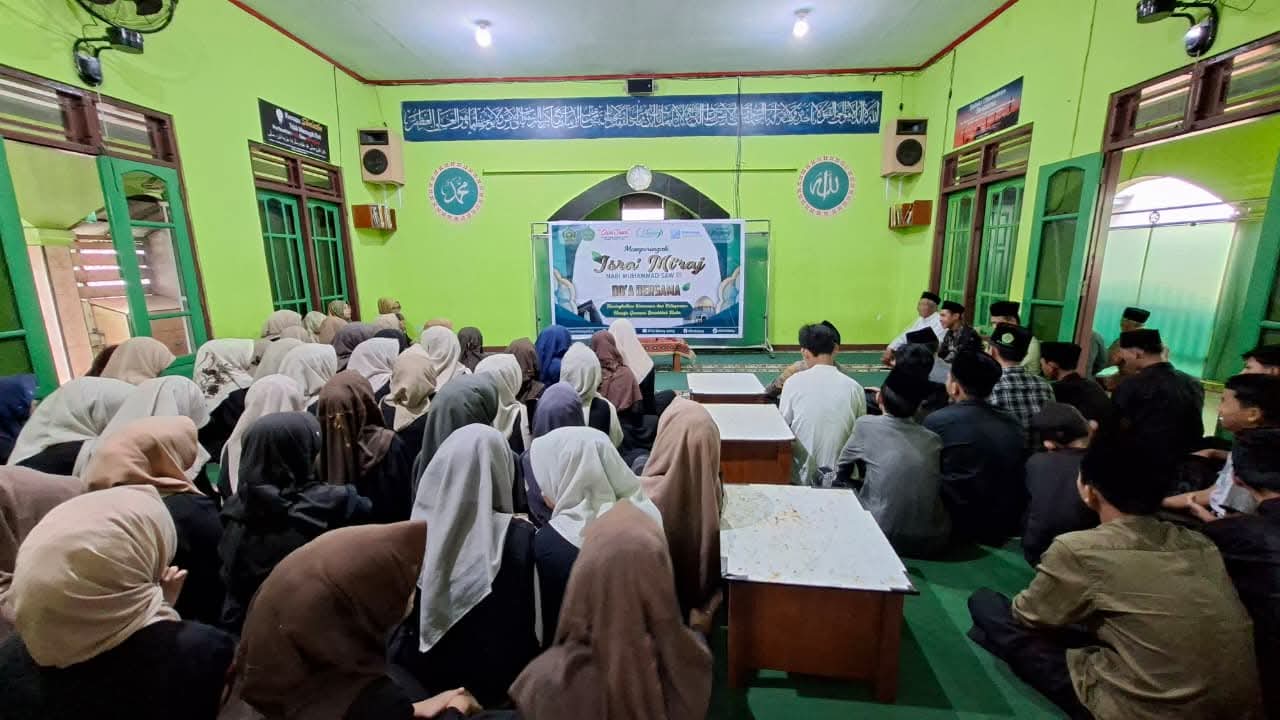 MTs Negeri Batang Gelar Isra’ Mi’raj dan Ziarah
