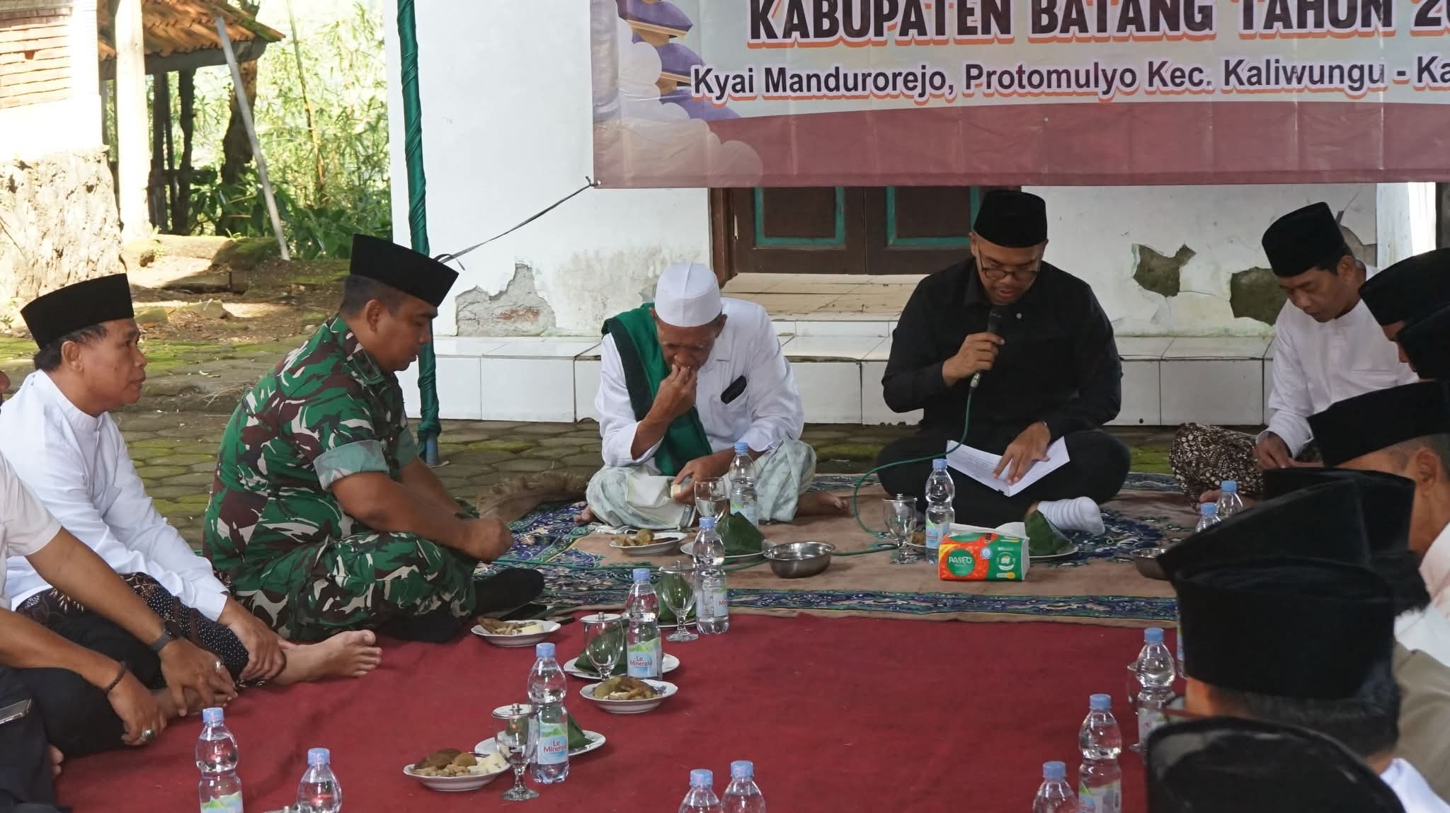Kakankemenag Kab.Batang Ikut Ziarah Leluhur HUT ke-60 Kabupaten