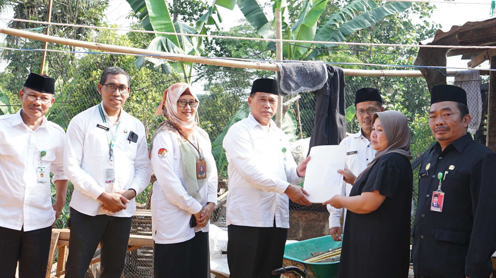 Kemenag Salurkan Bantuan Kepada Korban Kebakaran