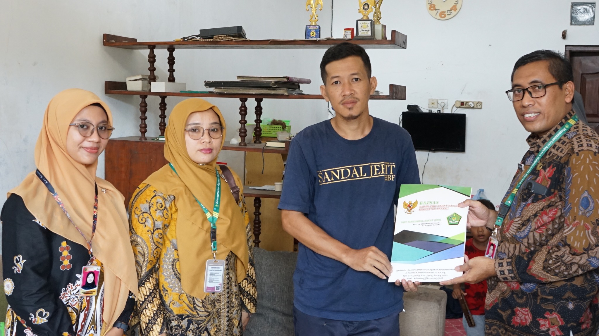 Kemenag Salurkan Bantuan Pada Penderita Kangker