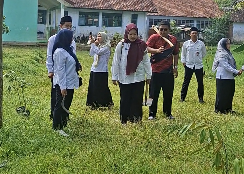 CPNS Kemenag Batang Tanam Pohon Sebagai Komitmen Cinta Lingkungan