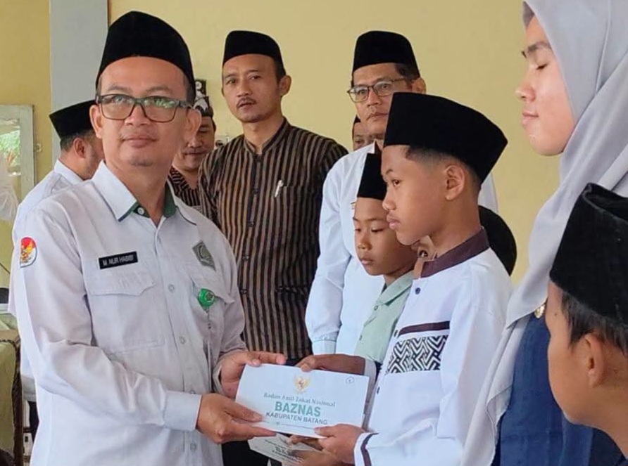 KUA Blado Sukseskan Pentasyarufan Zakat dalam Rangka Lebaran Yatim Muharram 1448 H/2026 M