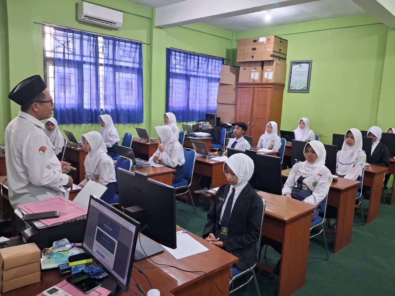OMI Sains MTs Tingkat Batang Resmi Digelar