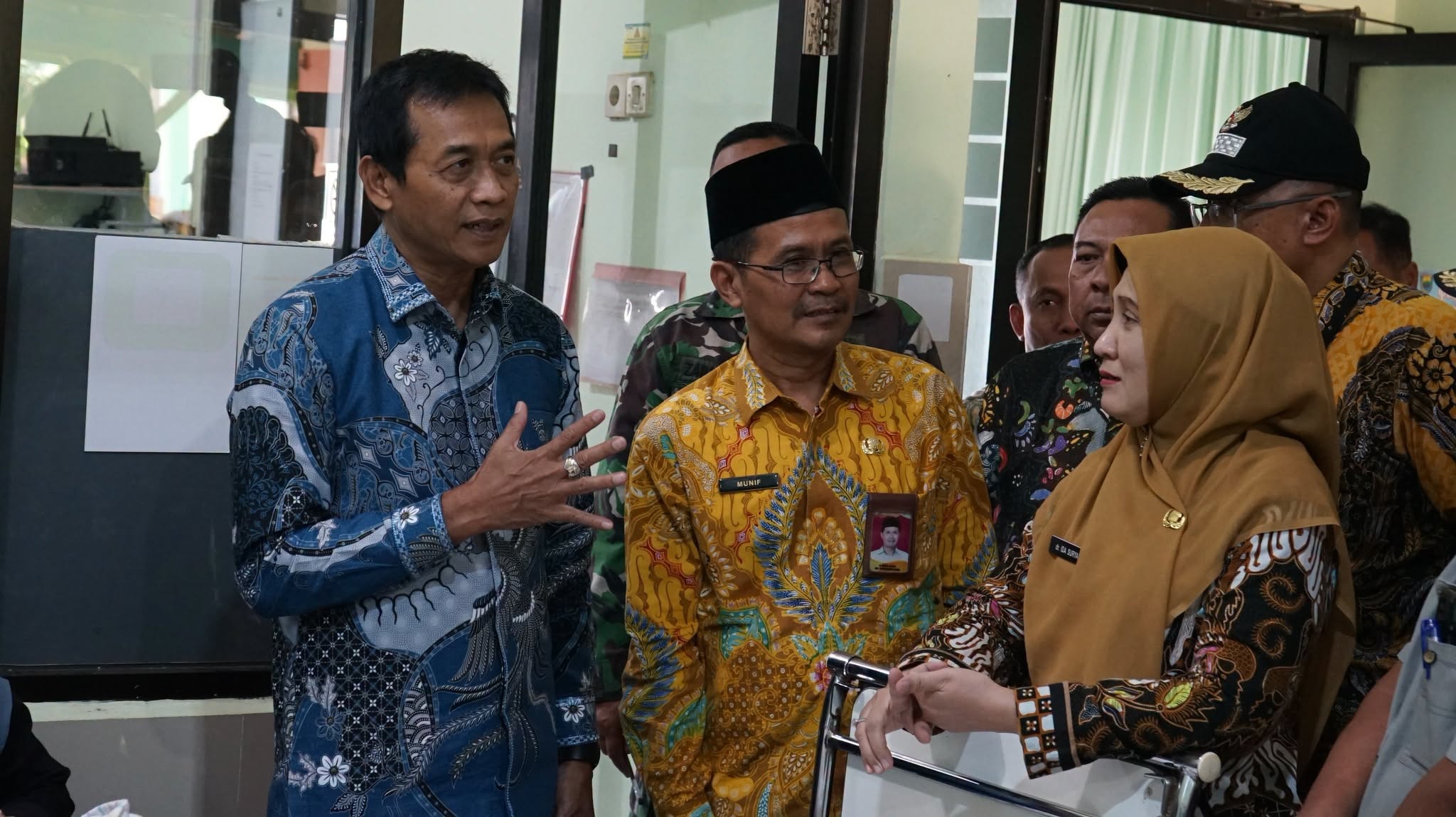 Wabup Batang Beri Semangat Murid Madrasah Korban Keracunan