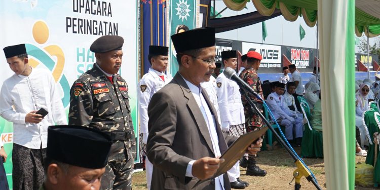 Plt. Kakankemenag Batang Pimpin Doa Pada Upacara Hari Santri Kecamatan Tersono
