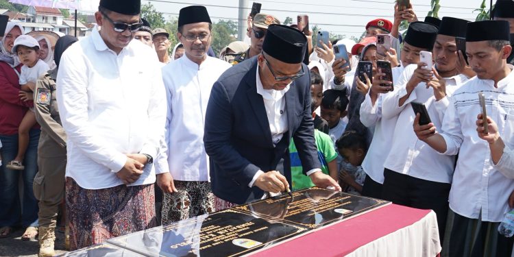 Jembatan Kalibelo Tersono Diresmikan, Bupati Ajak Masyarakat Menjaga Fasilitas